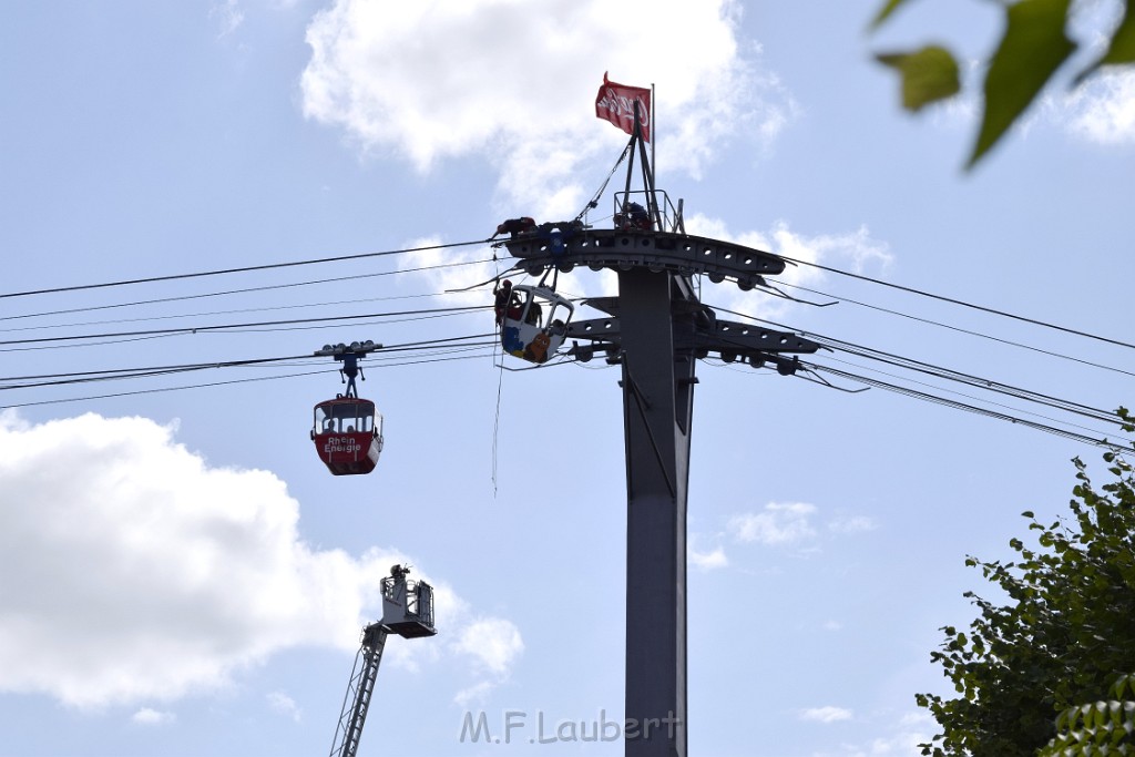 Koelner Seilbahn Gondel blieb haengen Koeln Linksrheinisch P104.JPG - Miklos Laubert